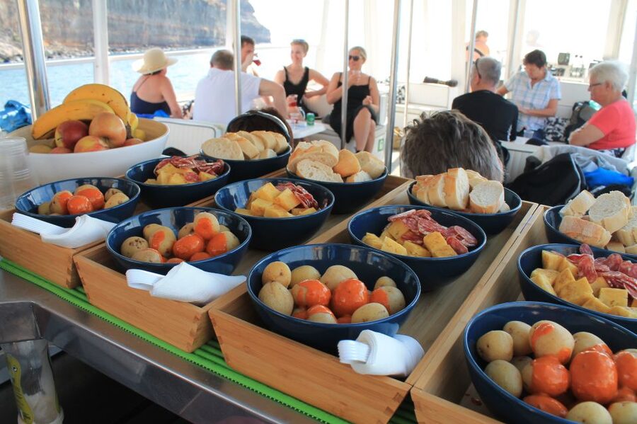 Puerto de Mogan: Boat and Snorkeling Trip - Drinks and Photos: The Extra Value You Actually Use