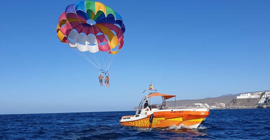 Puerto Rico de Gran Canaria : Parasailing - What happens before you fly: harness, gear, and your turn in the lineup