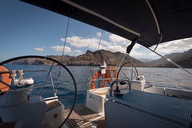 Sailing Trip and Snorkeling (max. 8 people) - Lunch on deck with beer, wine, and soft drinks, plus the local-food factor
