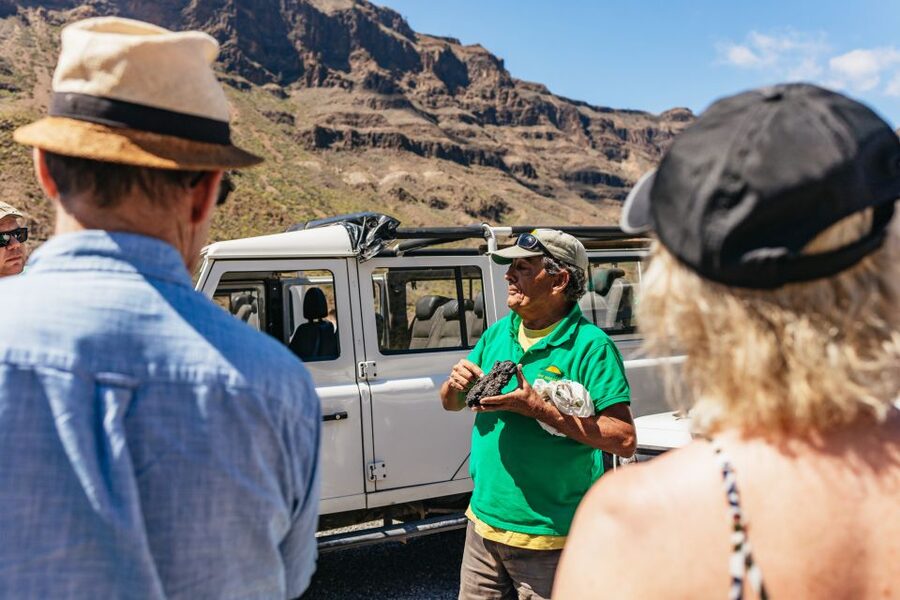 South Gran Canaria: Off-Road Valleys & Villages Jeep Tour - Lake Chira and the Reservoir Area: Quiet Power in the Mountains