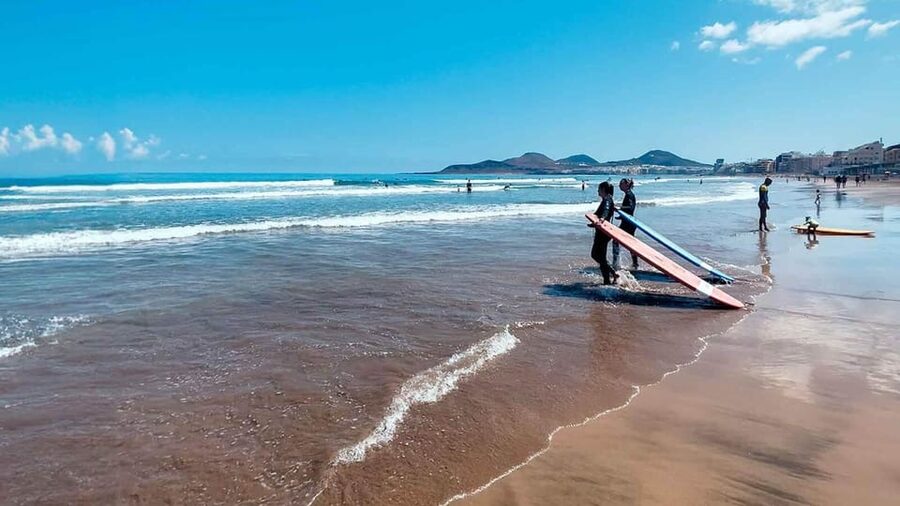Surf lessons in Las Canteras Beach - Who this course fits, and who should skip it