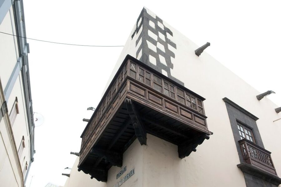 Walking tour Vegueta Old Town Las Palmas ( only in english) - Noble Canarian balconies on the way to Plaza de San Antonio Abad